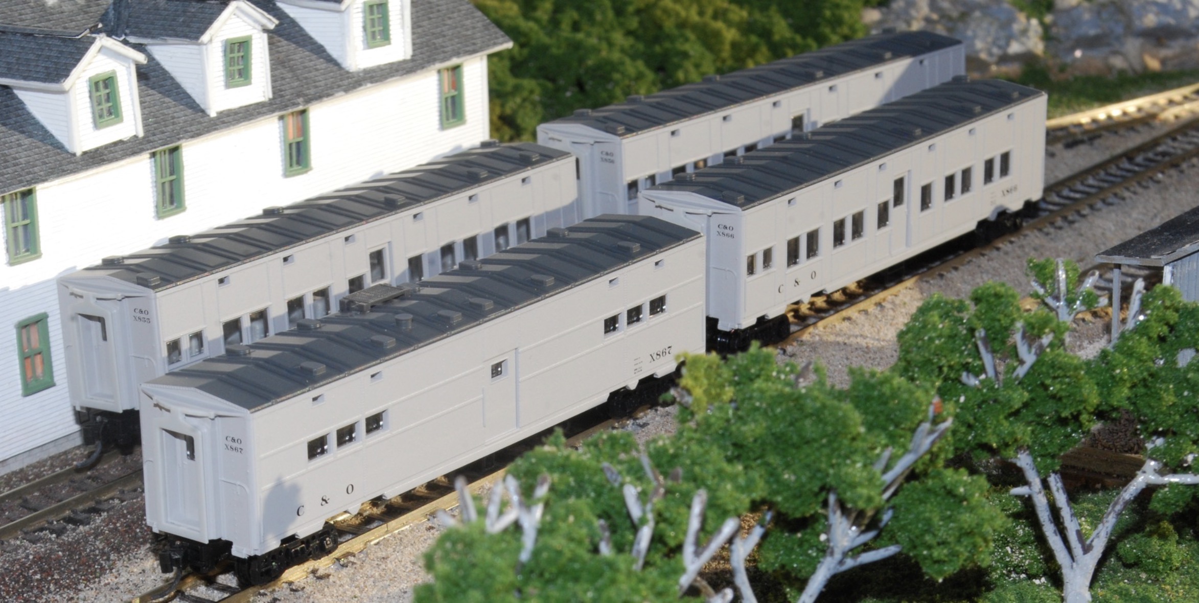N Scale - Micro-Trains - MD-21-901 - Passenger Car, Troop - Chesapeake & Ohio - 4-Pack