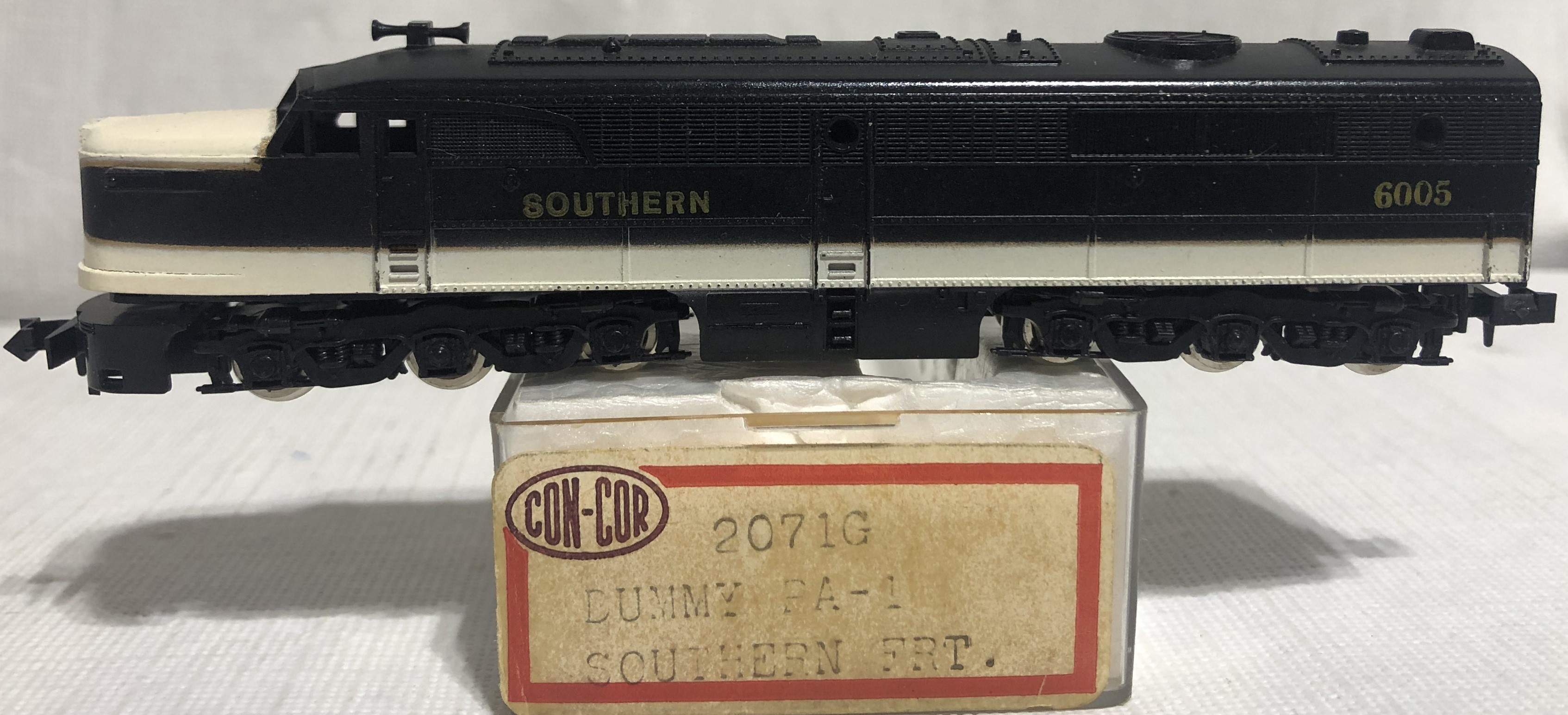 N Scale - Con-Cor - 2071G - Locomotive, Diesel, Alco PA/PB - Southern - 6005