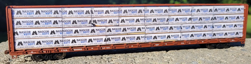 N Scale - Columbus Trainmaster - 72137N - Accessories, Load, Centerbeam,Wrapped - Painted/Lettered - Nascor
