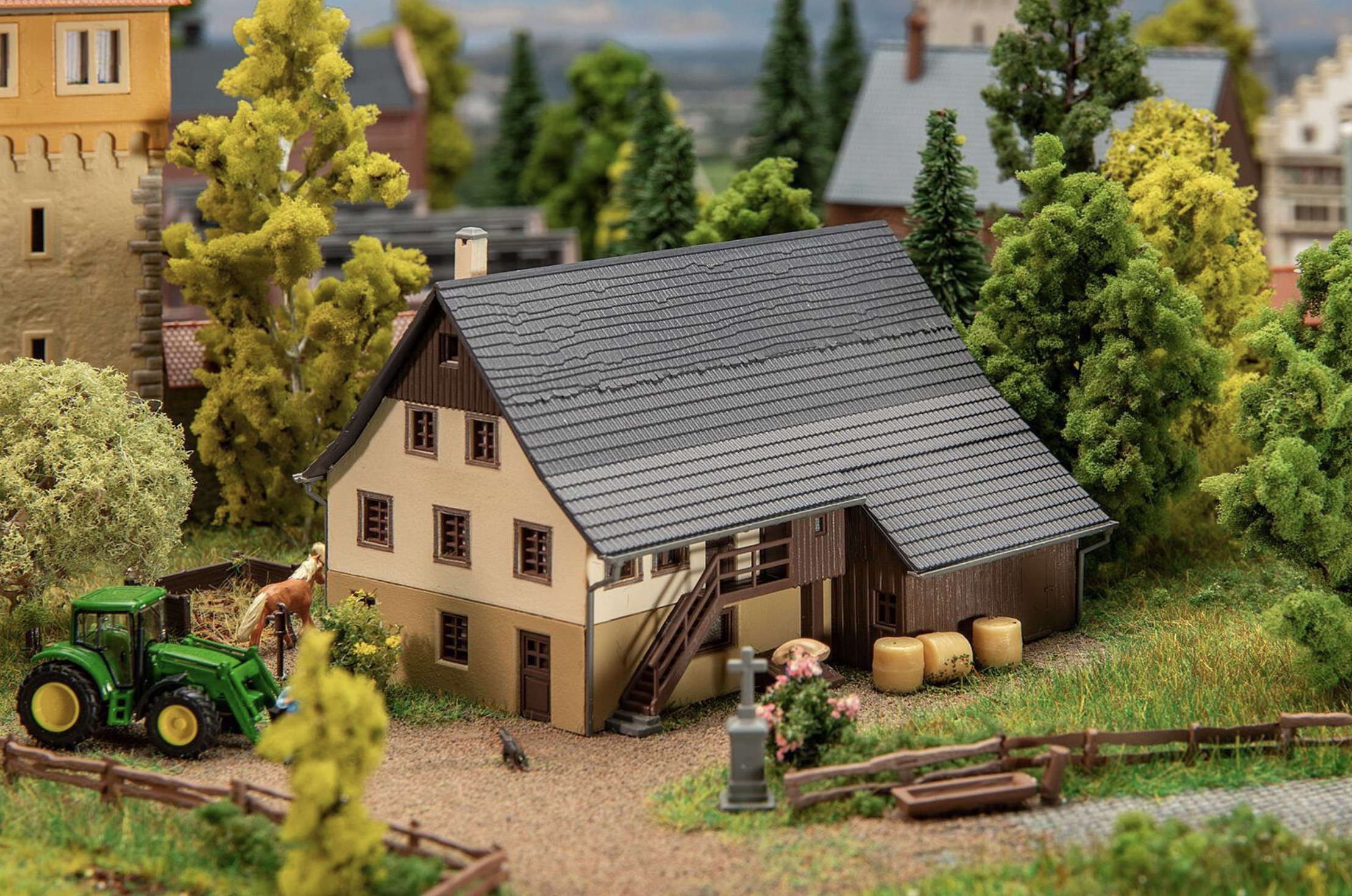 N Scale - Faller - 232185 - Structure, Building, Residential, House - Residential Structures