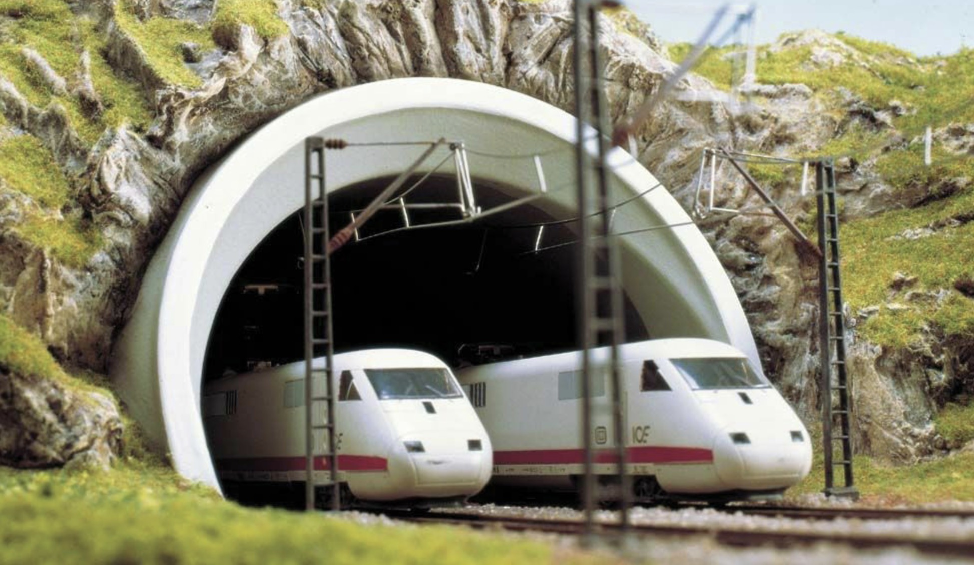 N Scale - Busch - 8195 - Structure, Railroad, Tunnel Portal - Railroad Structures