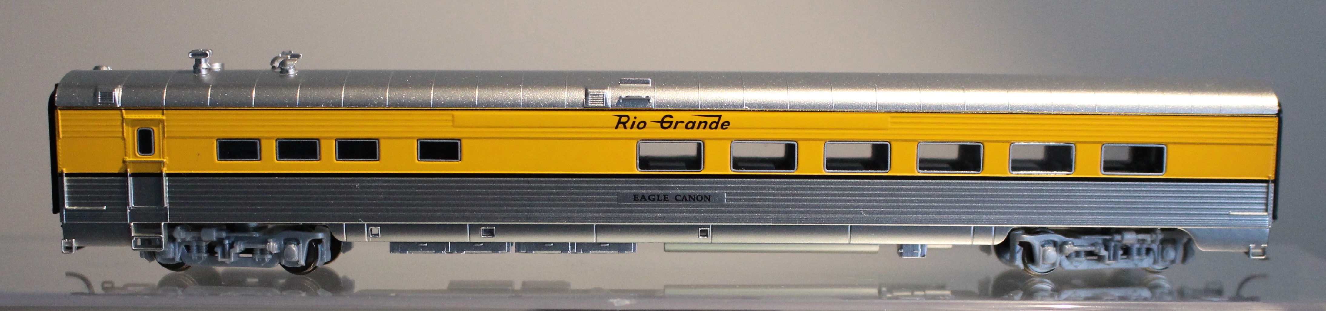 N Scale - RailSmith - RS754011 - Passenger Car, Lightweight, Fluted, Diner - Rio Grande - EAGLE CANON