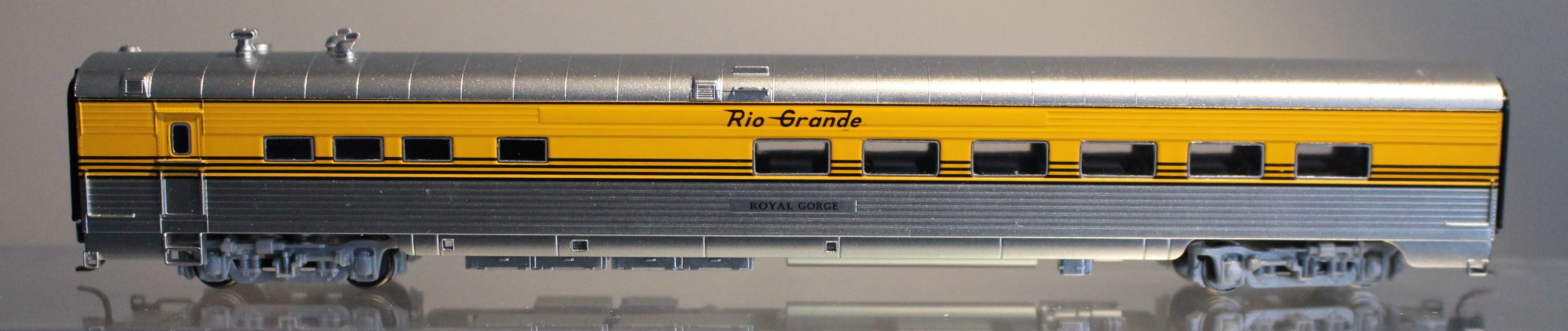 N Scale - RailSmith - RS754010 - Passenger Car, Lightweight, Fluted, Diner - Rio Grande - ROYAL GORGE