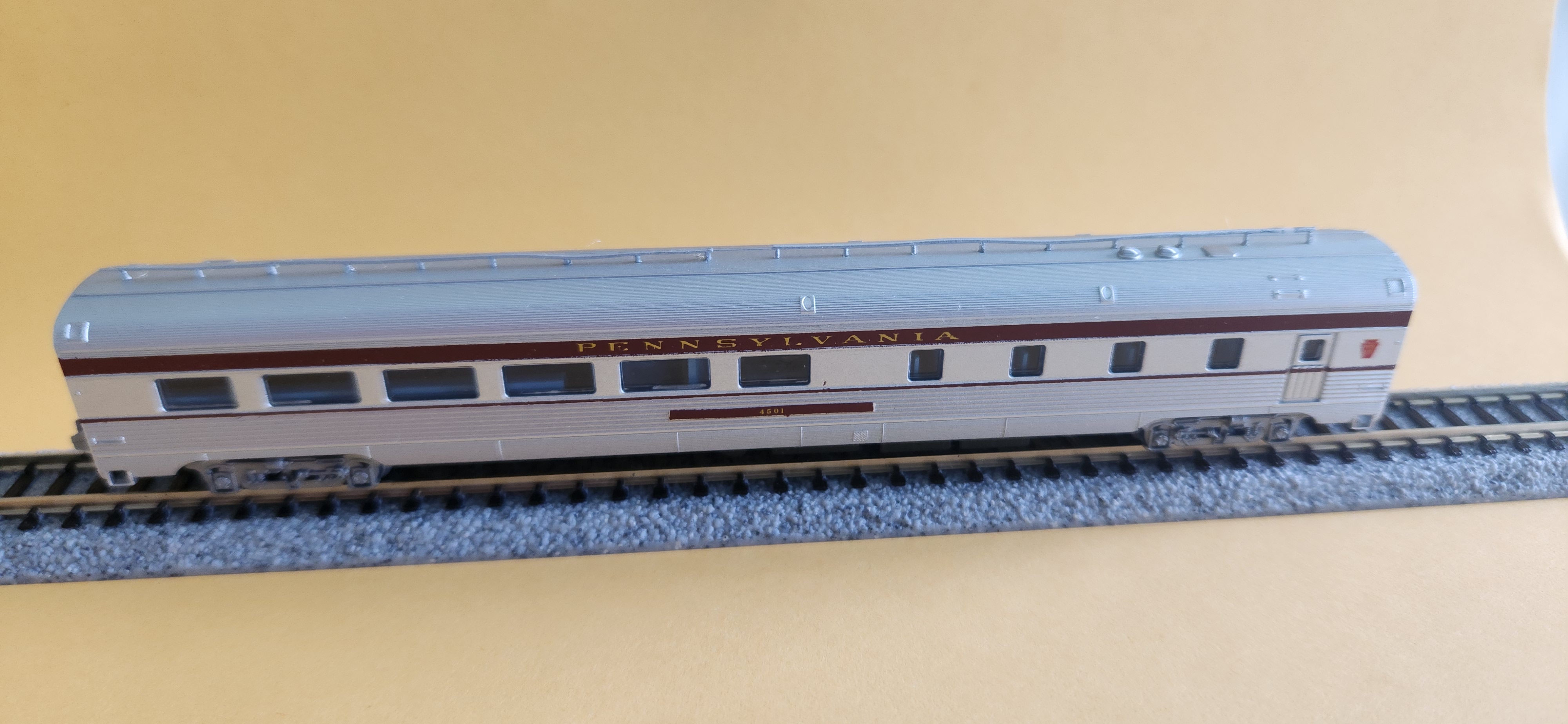 N Scale - Con-Cor - 0001-041453 - Passenger Car, Streamlined, 85 Foot Diner - Pennsylvania - 4501