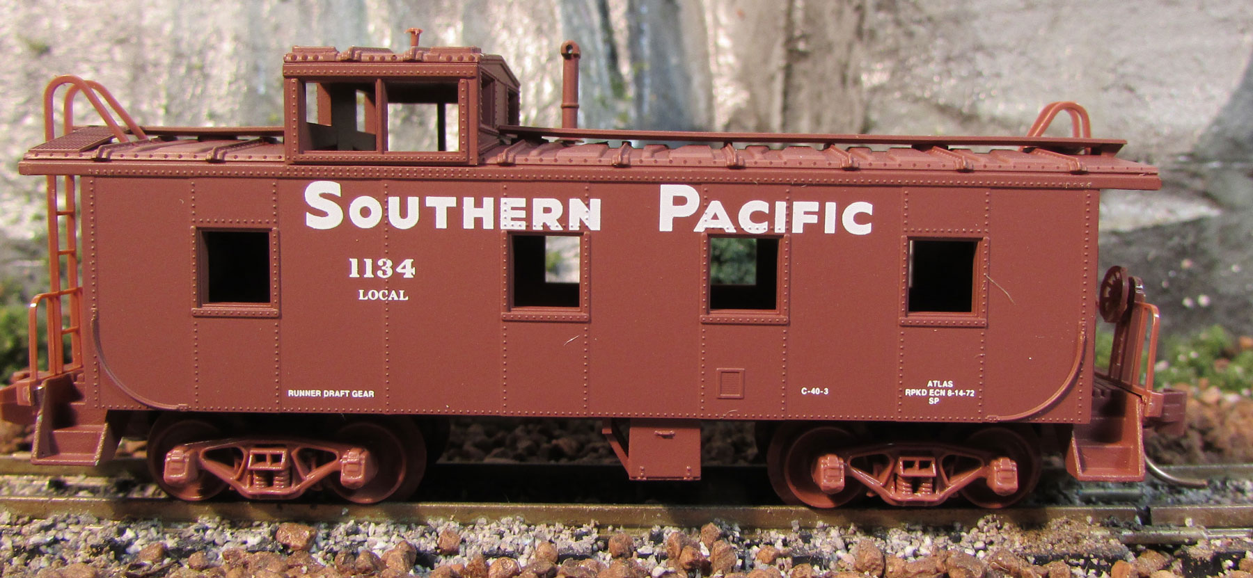 Micro-Trains MTL N-Scale 36ft Steel Cupola Caboose Great Northern/GN #X-222 