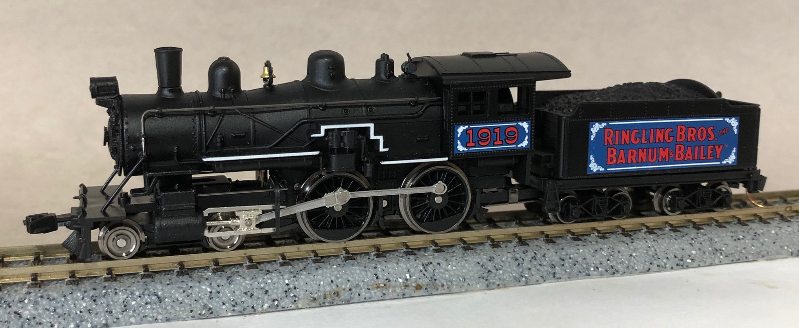 N Scale - Micro-Trains - 985 00 701 - Locomotive, Steam, 4-4-0, American - Ringling Bros. and Barnum & Bailey - 1919