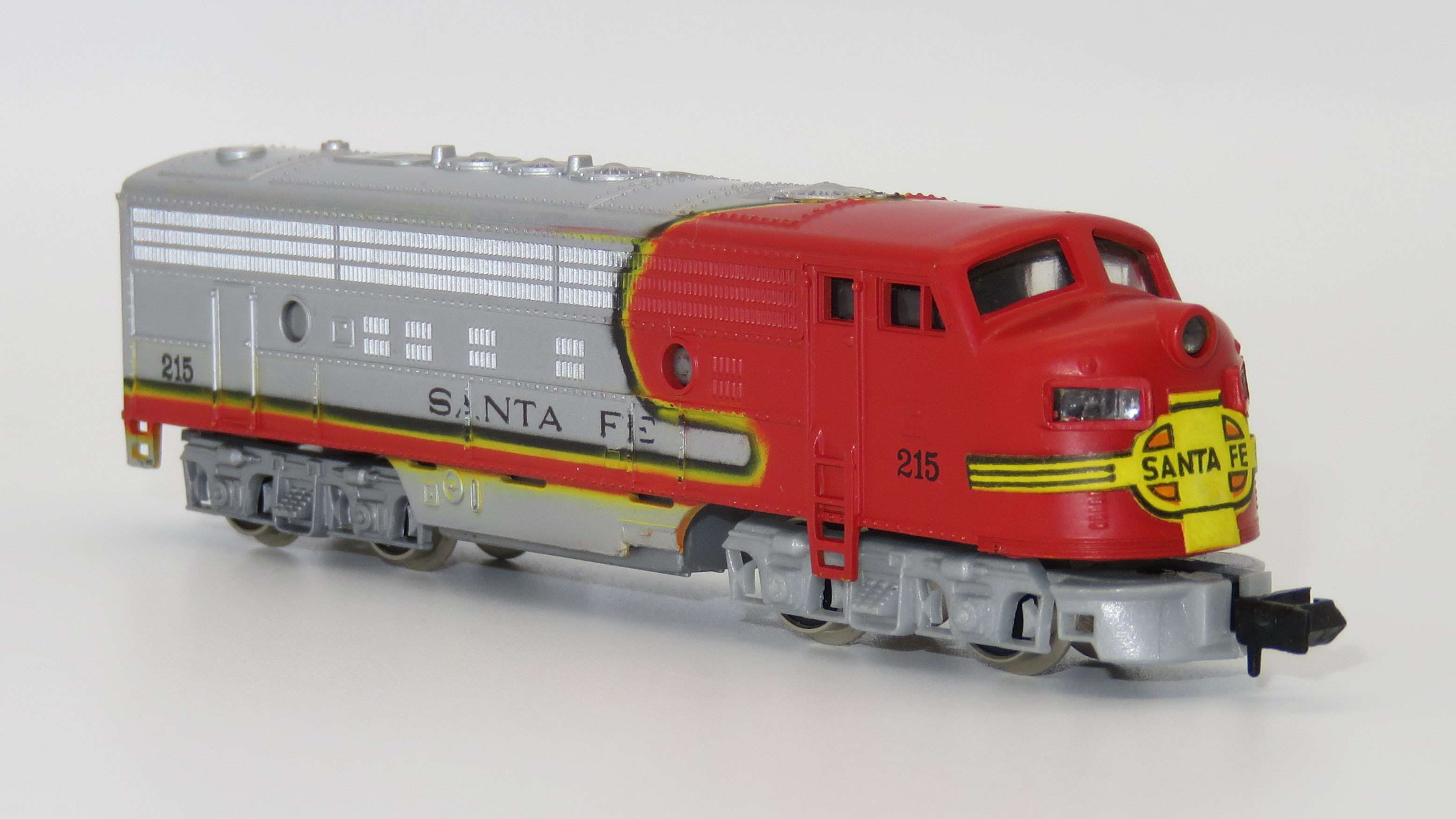 N Scale - Arnold - 0216 - Locomotive, Diesel, EMD FP9 - Santa Fe - 215