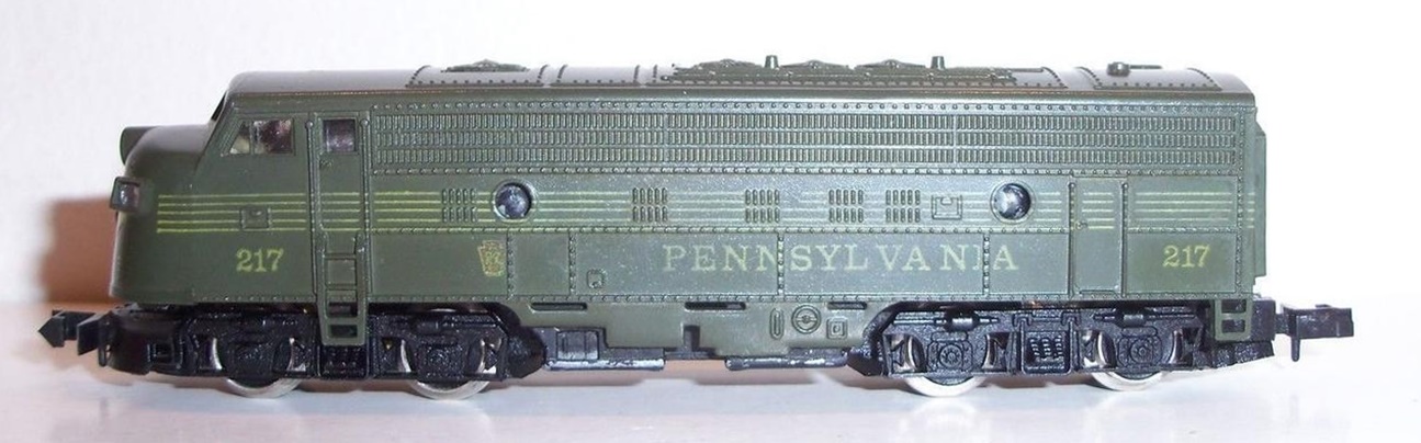 N Scale - Arnold - 0217 - Locomotive, Diesel, EMD FP9 - Pennsylvania - 217
