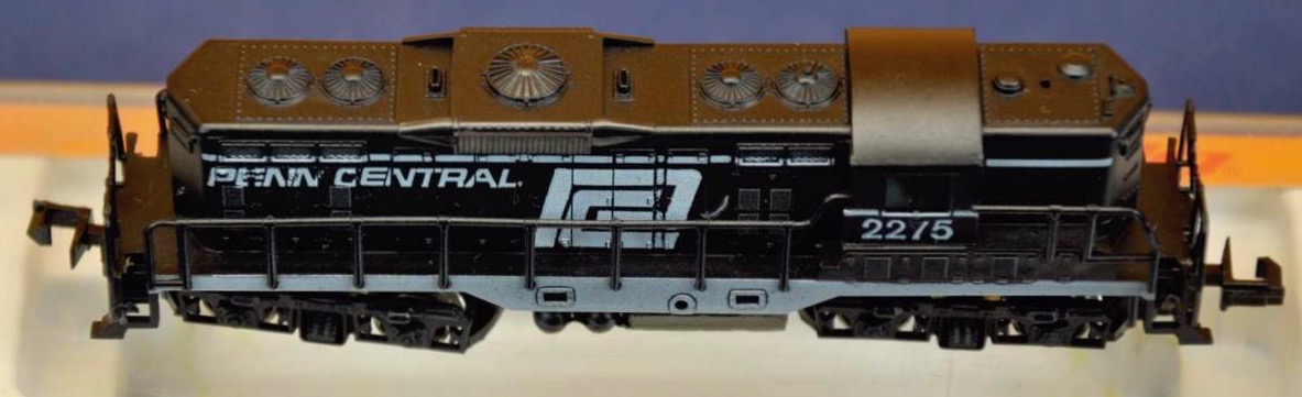 N Scale - Arnold - 0272P - Locomotive, Diesel, EMD GP9 - Penn Central - 2275