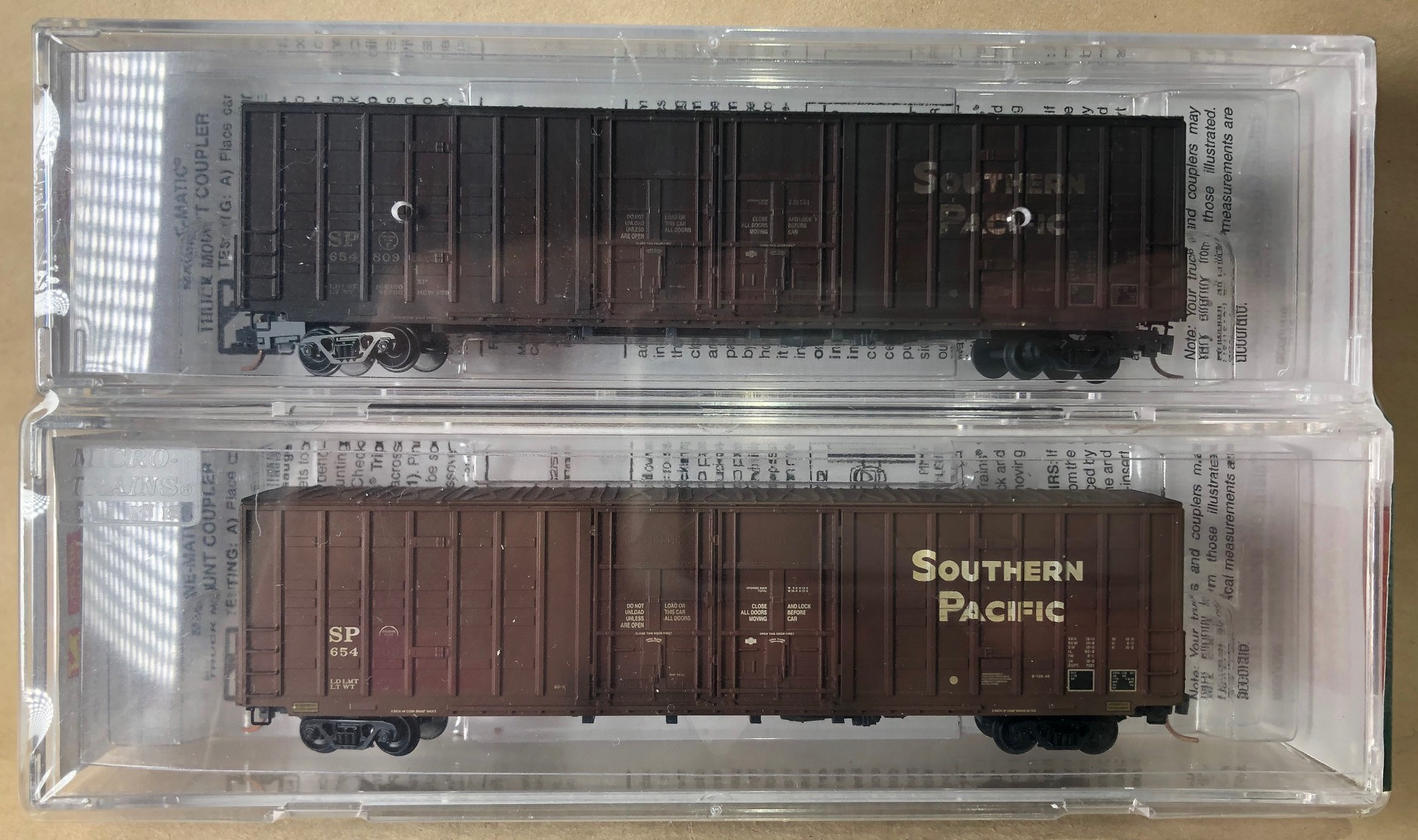 N Scale - Micro-Trains - 103 44 100 - Boxcar, 60 Foot, Berwick, Hi-Cube Waffle - Southern Pacific - 2-Pack