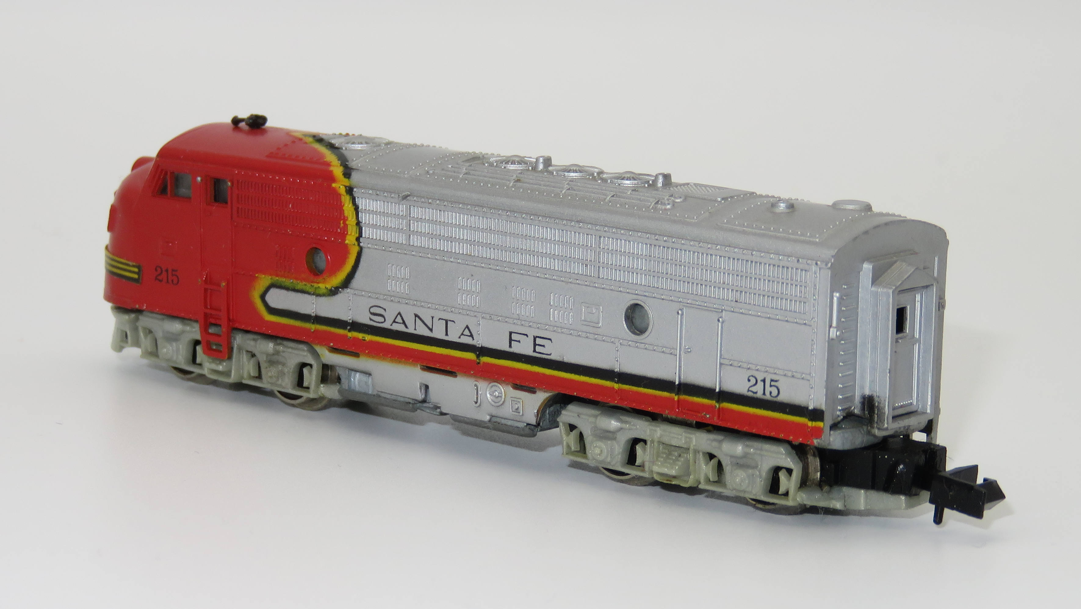 N Scale - Arnold - 0215 - Locomotive, Diesel, EMD FP9 - Santa Fe - 215