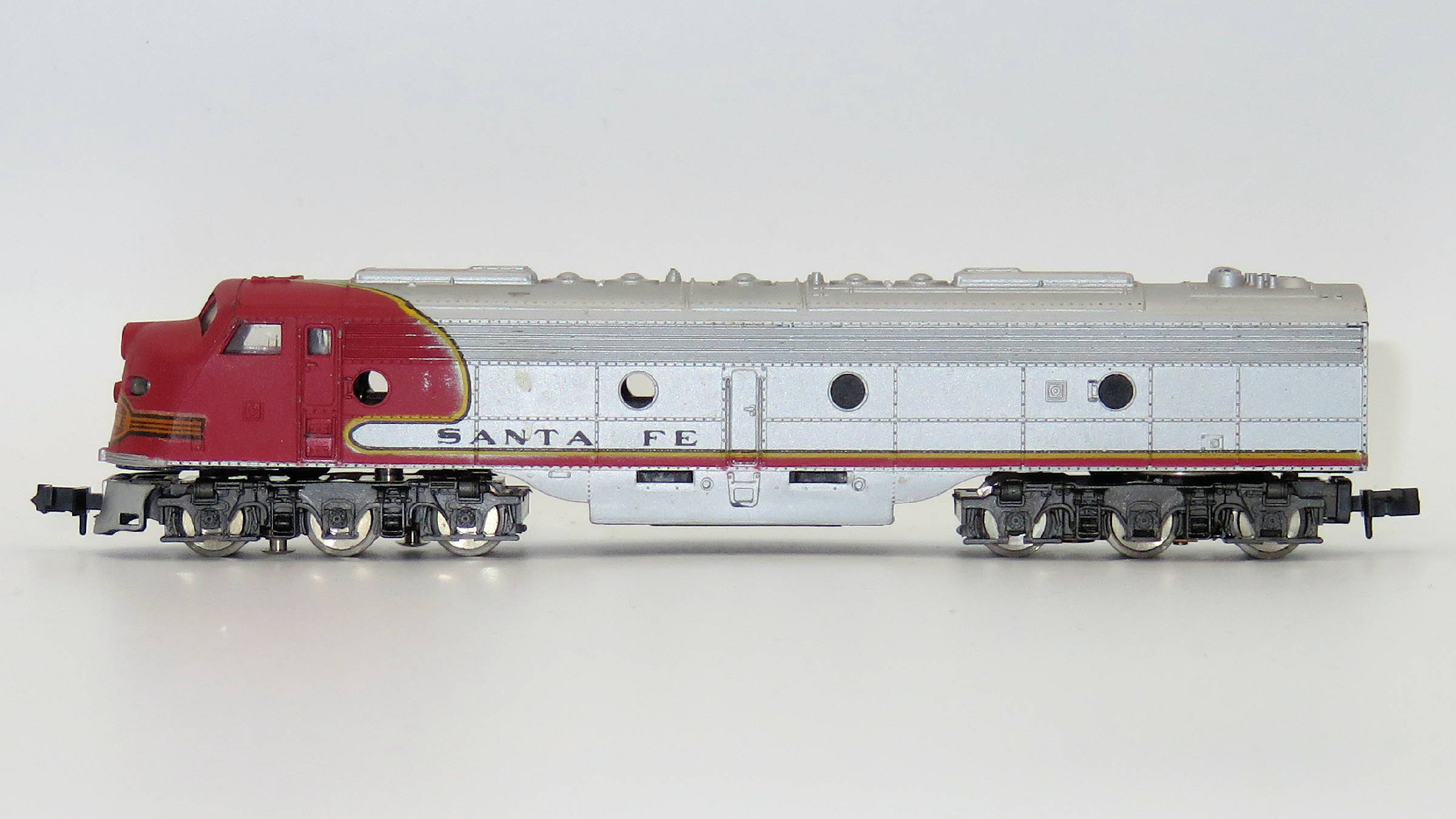 N Scale - Atlas - 2101 - Locomotive, Diesel, EMD E8 - Santa Fe