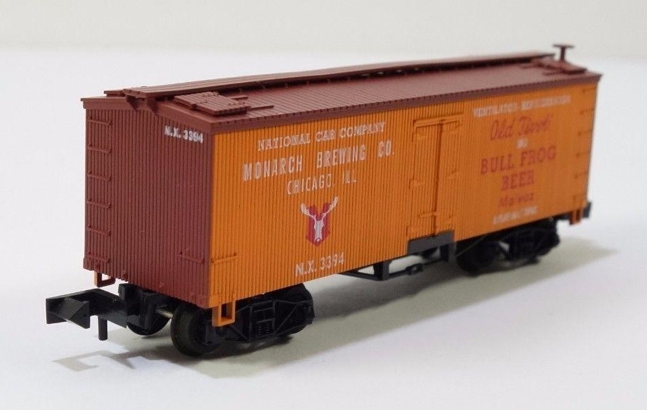 N Scale - Roundhouse - 87004 - Reefer, Ice, 36 Foot, Wood, Truss Rod - Monarch Brewing Company - 3394