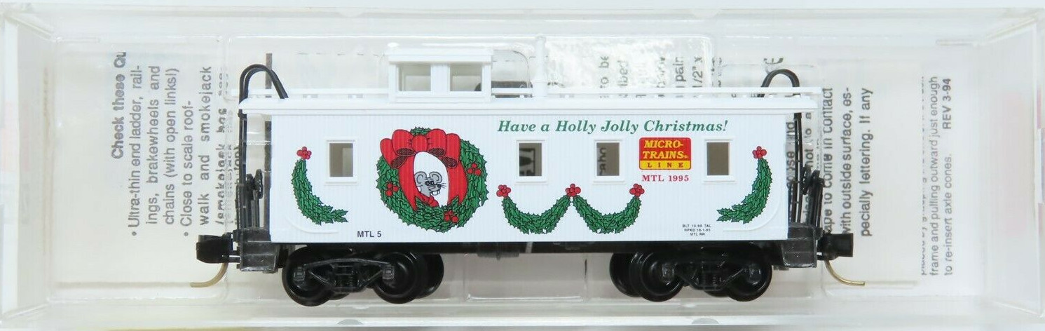 N Scale - Micro-Trains - 51180 - Caboose, Cupola, Wood - Merry Christmas - 1995
