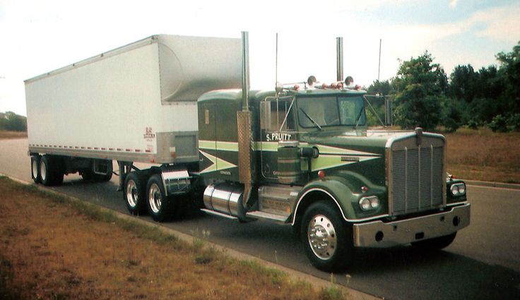 N Scale - Trainworx - 59097 - Truck, Semi Tractor Trailer, Dual Axle, Flat Top Sleeper, Kenworth, W900, Box Van Trailer, 40 Foot - Movie Trucks - Movin On