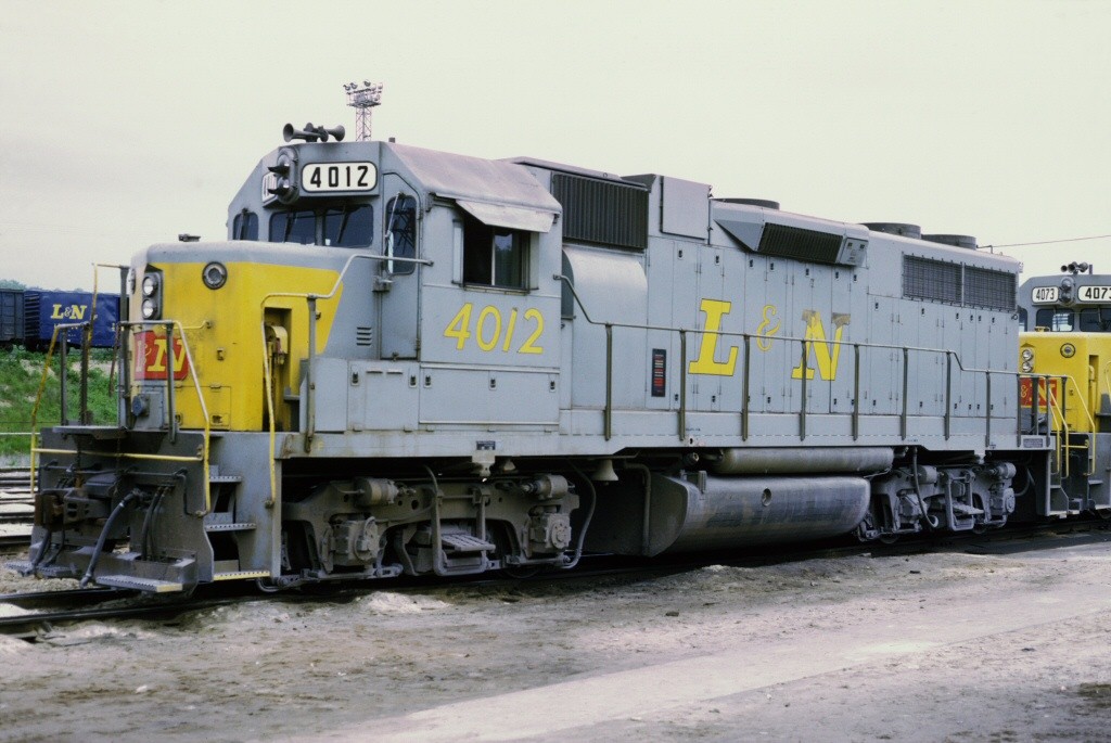 Vehicle - Rail - Locomotive - Diesel - EMD GP38