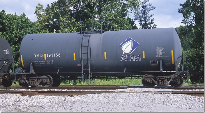 Vehicle - Rail - Rolling Stock (Freight) - Tank Car - Trinity Single Dome, 17,600 Gallon Corn Syrup