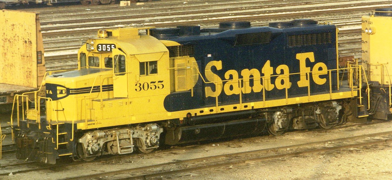 N Scale - Life-Like - 7241 - Locomotive, Diesel, EMD GP20 - Santa