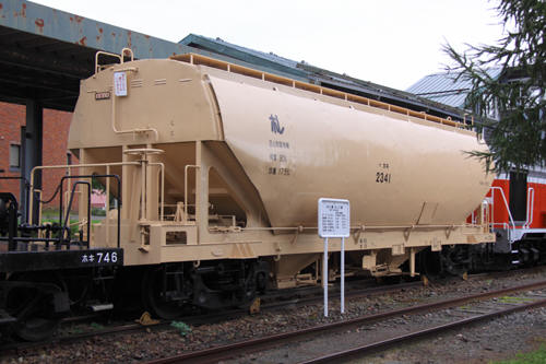 Vehicle - Rail - Rolling Stock (Freight) - Covered Hopper - 2-Bay, HOKI 2200
