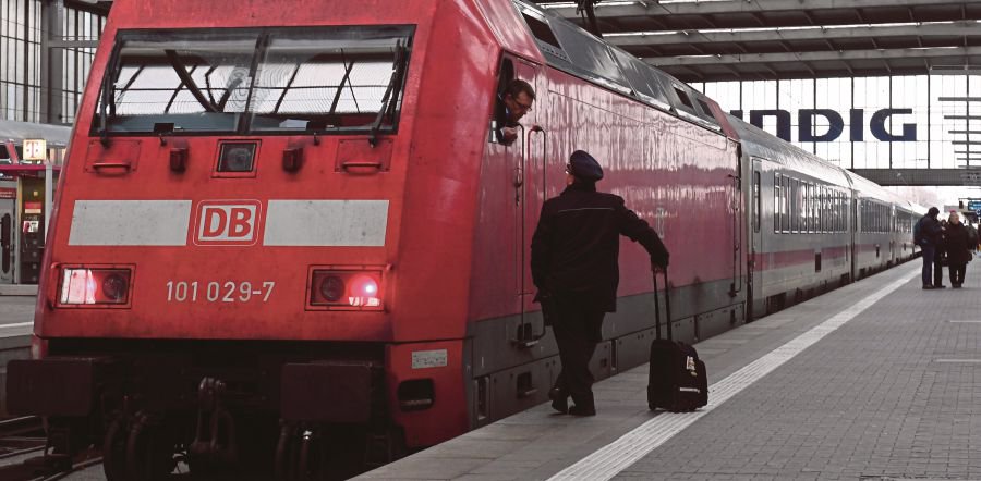 Vehicle - Rail - Passenger Train - Diesel - Europe