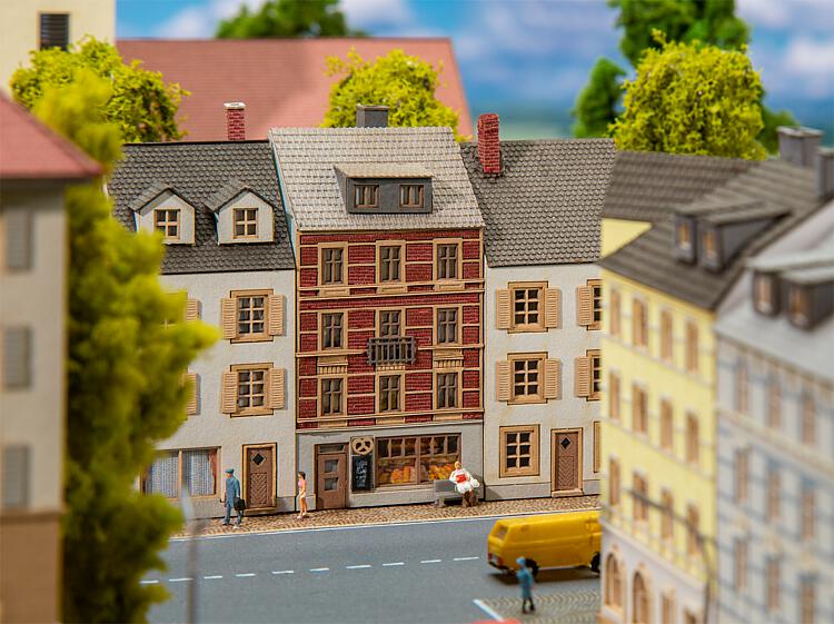 Z Scale - Faller - 282792 - Building, Commercial, Residential, Town House, Bakery - Commercial Structures