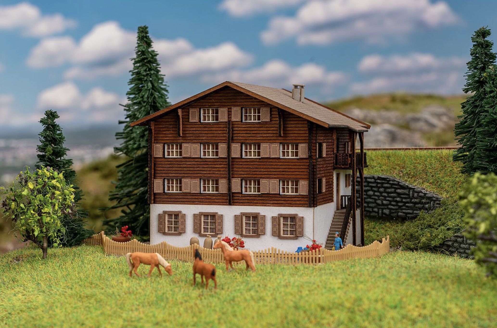 Z Scale - Faller - 282772 - Structure, Building, Commercial, Lodge - Commercial Structures