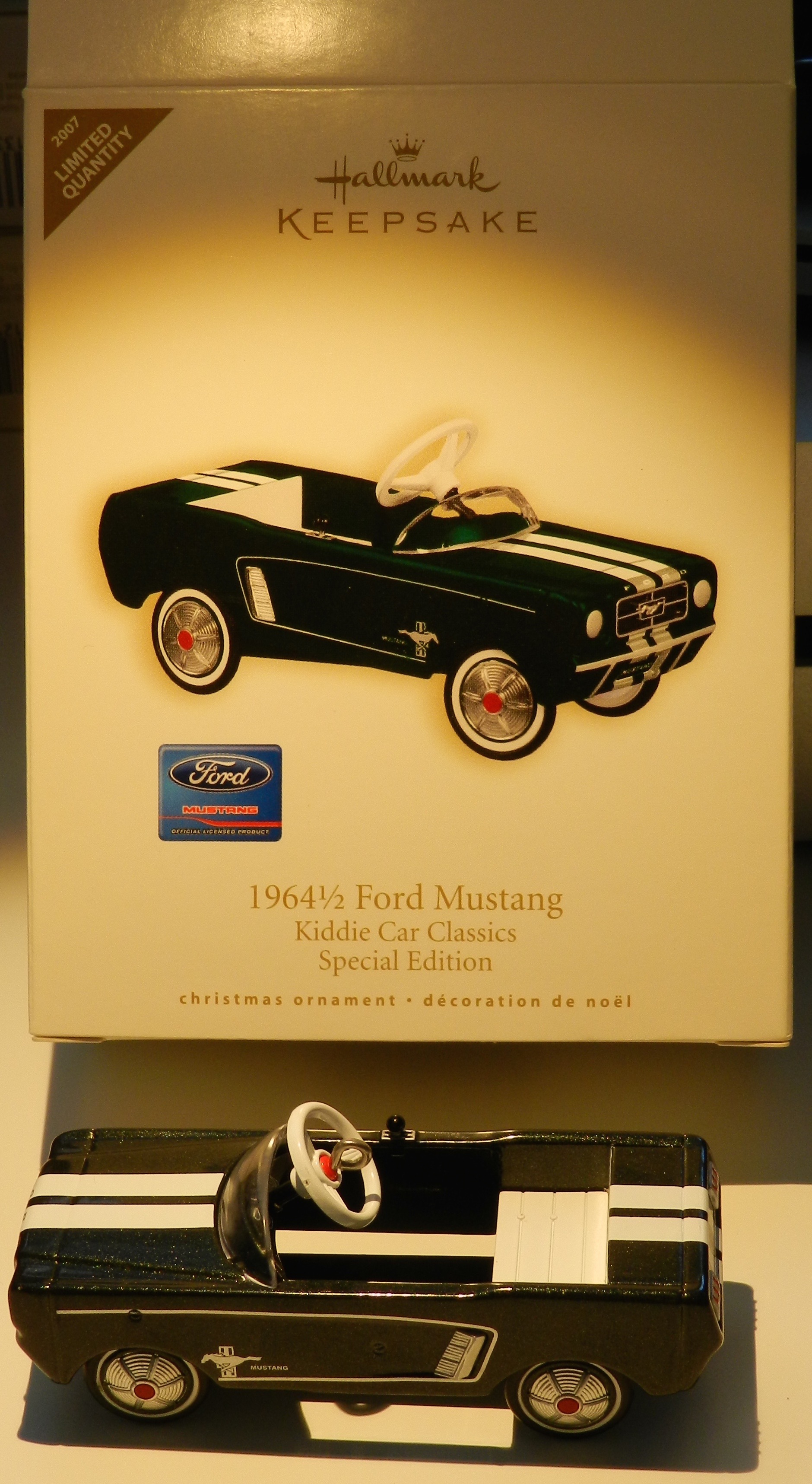Hallmark Keepsake Ornament - 1964 1/2 Ford Mustang - 795902997458